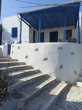 Δίκλινο δωμάτι�� Δονούσα με εξαιρετικό μπαλκόνι